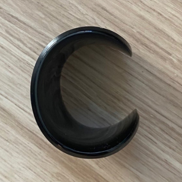 RARE!!Absolutely Gorgeous Tory Burch Luxury Cuff ✨️ BRACELET Pristine Condition - Picture 3 of 4